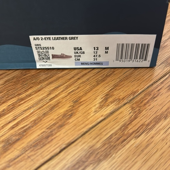 New in the box Sperry leather shoes - Picture 2 of 3